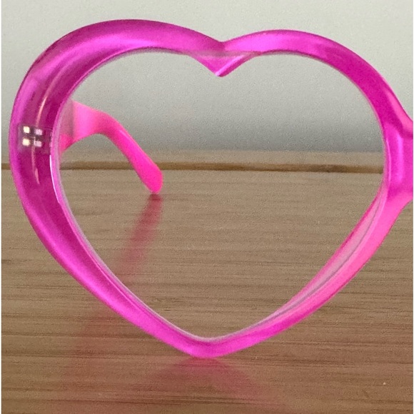 Reading Glasses +1.75 in Pink Hearts - Picture 2 of 6